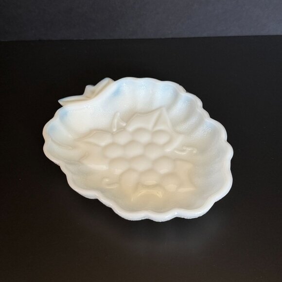 1940s Hazel Atlas Milk Glass Strawberry Relish Dishes Set Of 2 With Line Pattern - Picture 4 of 16